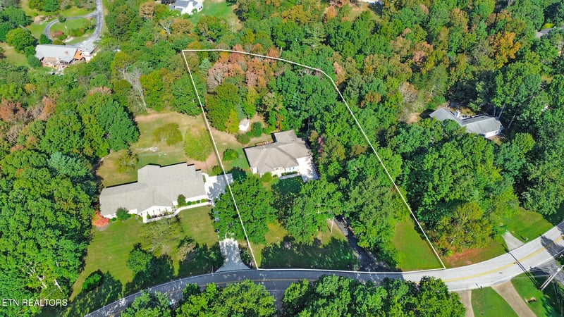 361 Creekway Dr, Crossville, TN 38555