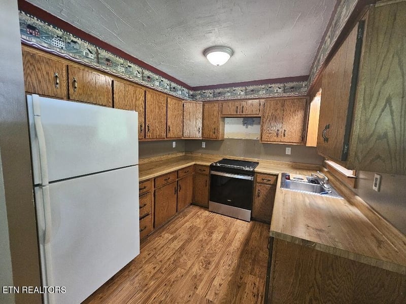 361 Page Rd, Rockwood, TN 37854