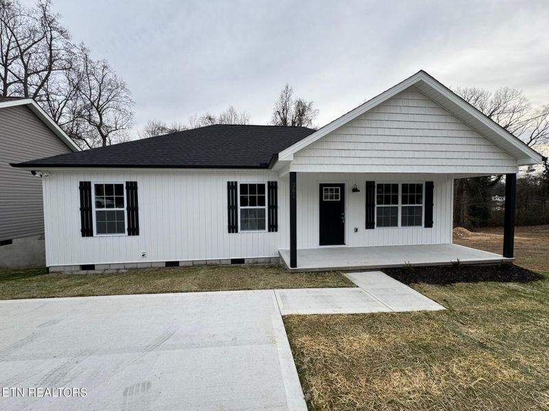 361 W Outer Dr, Oak Ridge, TN 37830