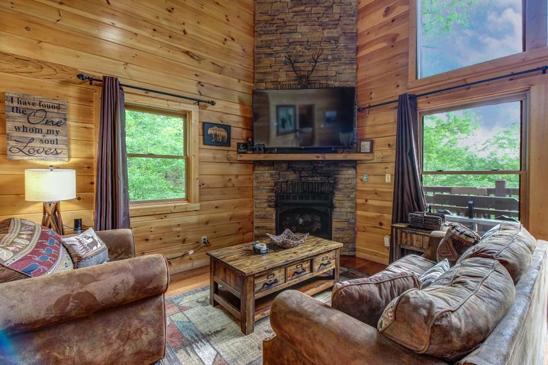 3614 Wears Mountain Ln, Sevierville, TN 37862