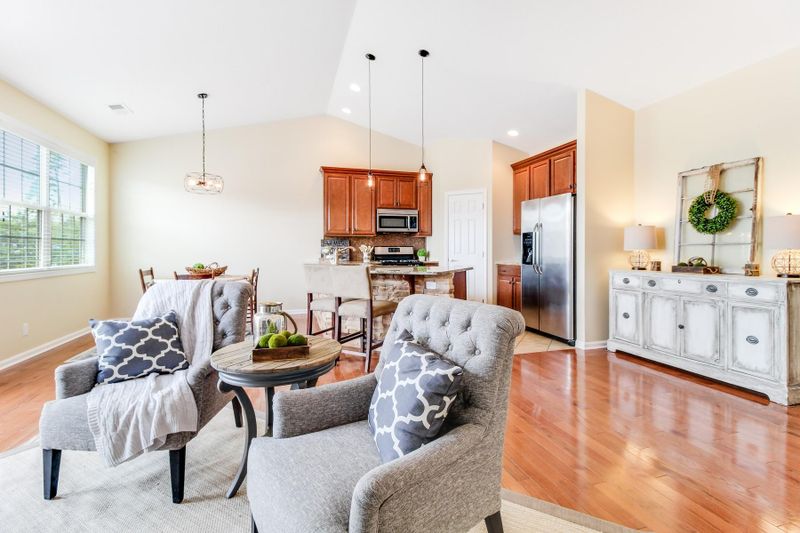 362 Garnet Hill Dr, Lenoir City, TN 37772