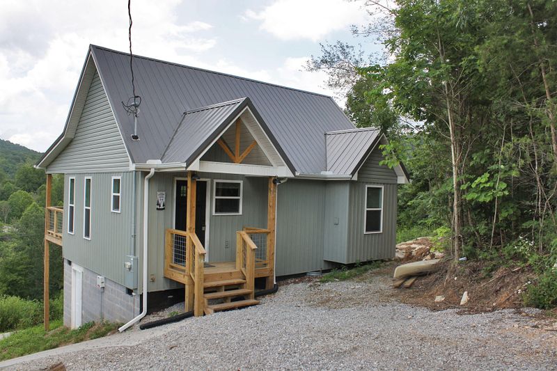 362 Perry Smith Ln, Caryville, TN 37714