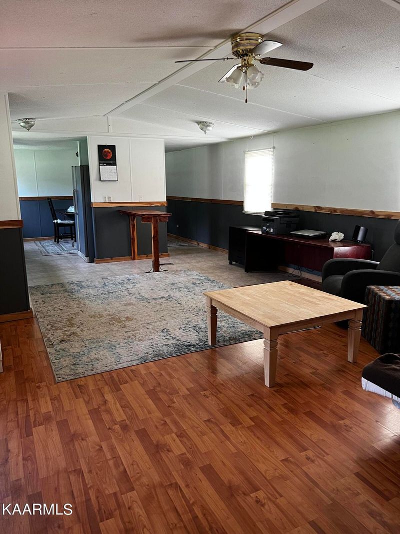 362 Raccoon Valley Rd, Powell, TN 37849