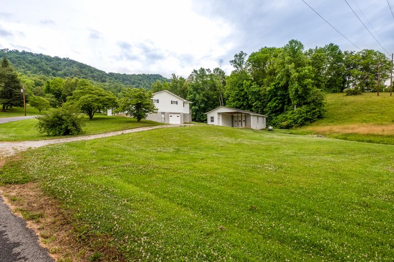 362 Wildwood Cir, Lafollette, TN 37766