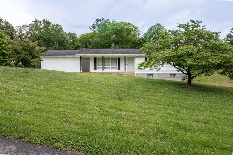 362 Wildwood Cir, Lafollette, TN 37766