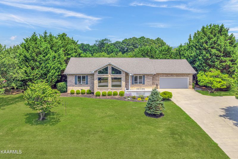 3621 Blue Byrd Ln, Kodak, TN 37764