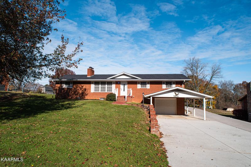 3621 Cunningham Rd, Knoxville, TN 37918