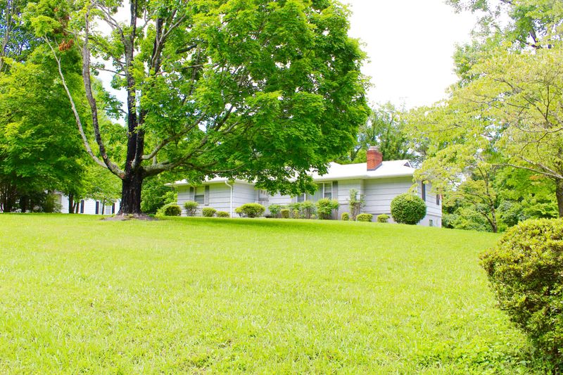 3621 Riverview Dr, Knoxville, TN 37914