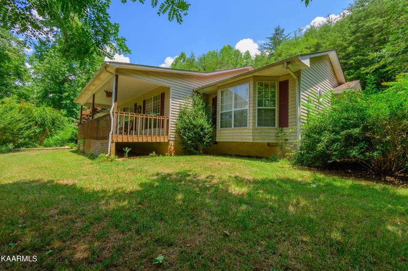 3622 Sugar Grove Valley Rd, Harriman, TN 37748