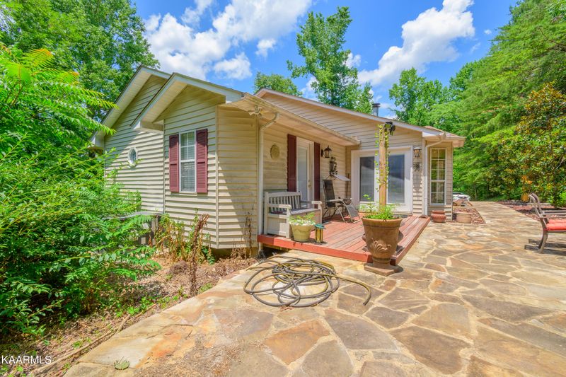 3622 Sugar Grove Valley Rd, Harriman, TN 37748