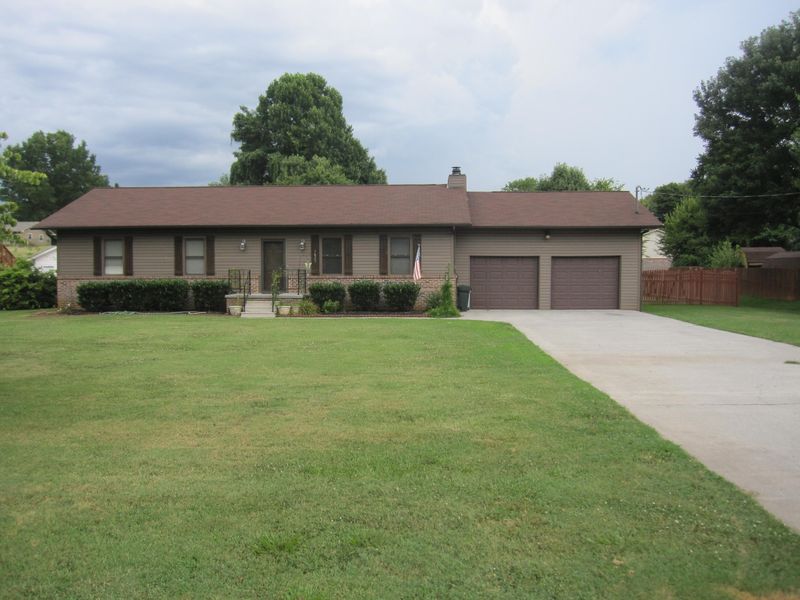 3623 Lakeside Dr, Louisville, TN 37777