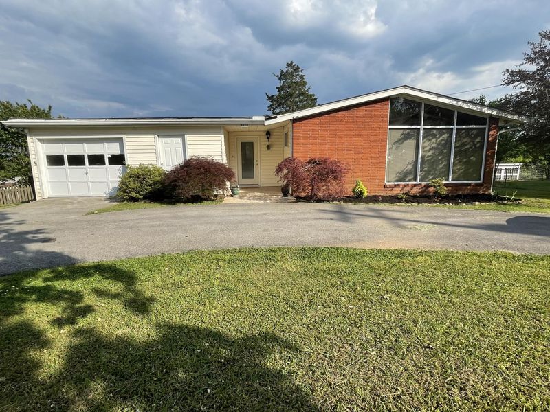 3624 Buffat Mill Rd, Knoxville, TN 37914