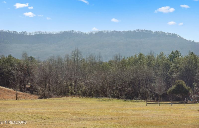 3625 Thomas Cross Rd, Sevierville, TN 37876