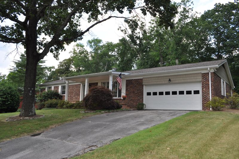 3628 Cherrylog Rd, Knoxville, TN 37921