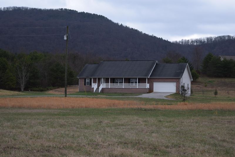 3629 Thomas Cross Rd, Sevierville, TN 37876
