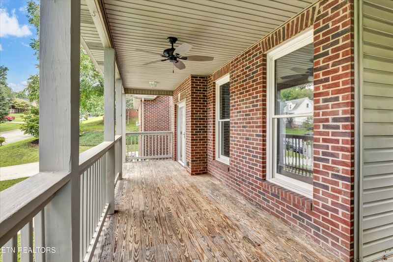 363 Country Run Cir, Powell, TN 37849