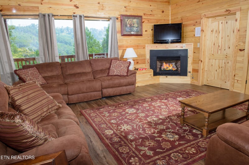 363 Lewis Clabo Rd, Gatlinburg, TN 37738