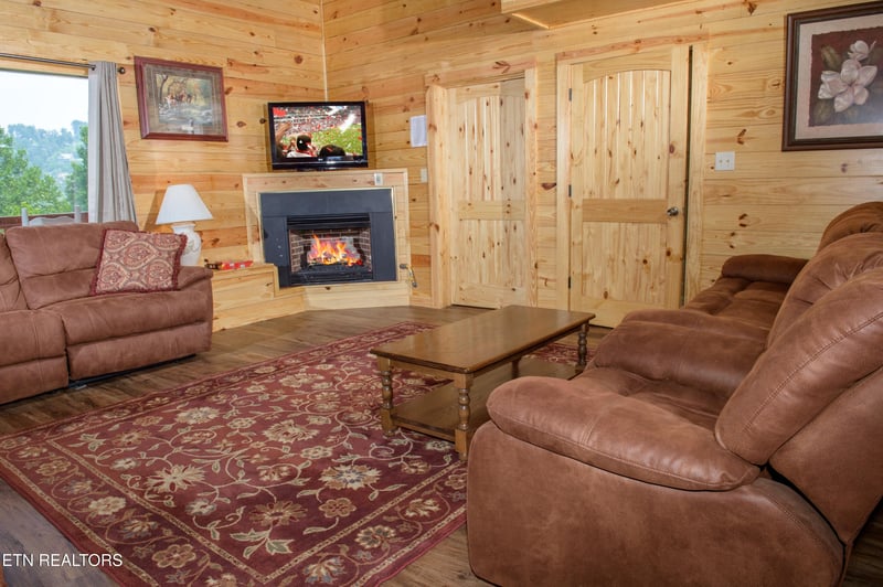 363 Lewis Clabo Rd, Gatlinburg, TN 37738