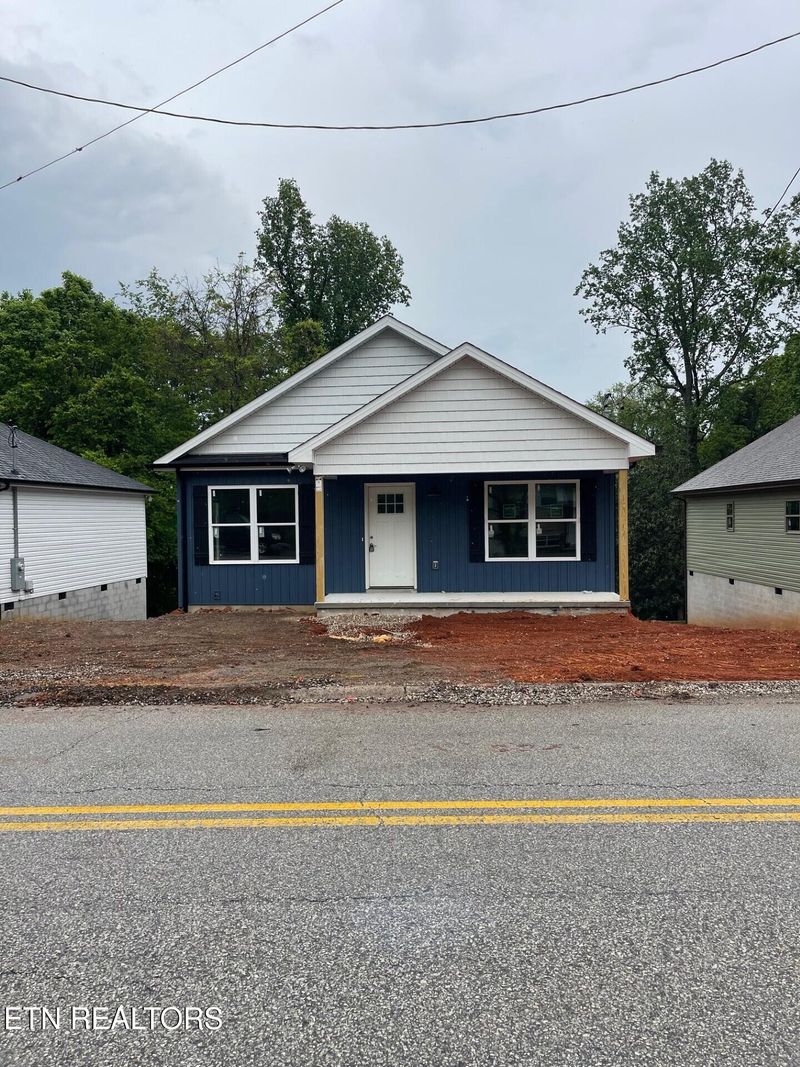 363 W Outer Dr, Oak Ridge, TN 37830