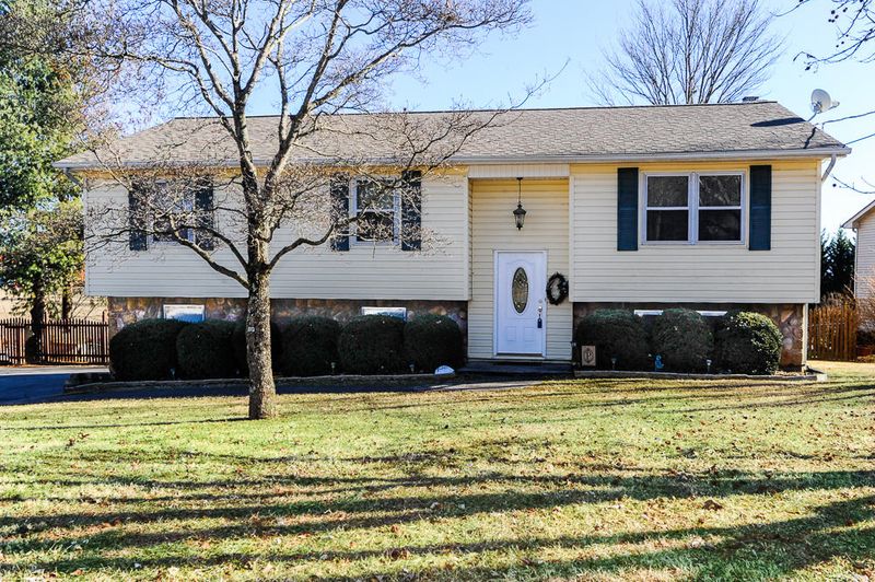 3632 Southfork Pl, Maryville, TN 37801