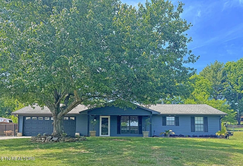 3633 Southfork Pl, Maryville, TN 37801