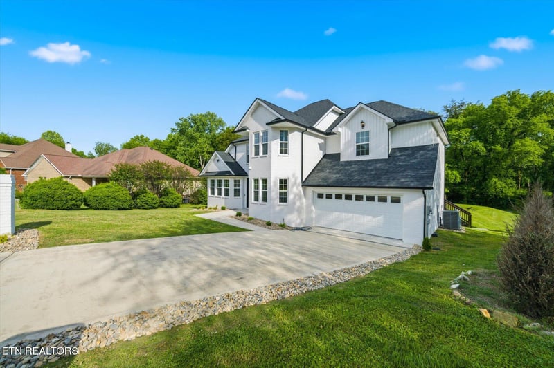 3636 S Creek Rd, Knoxville, TN 37920