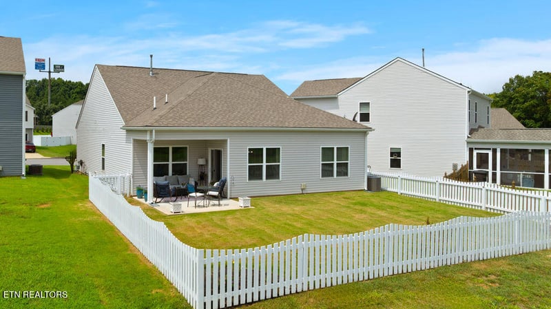 364 Cedar Park Dr, Loudon, TN 37774