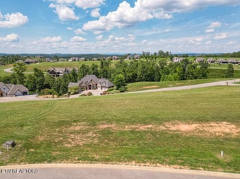 364 Commodore Dr, Lenoir City, TN 37772