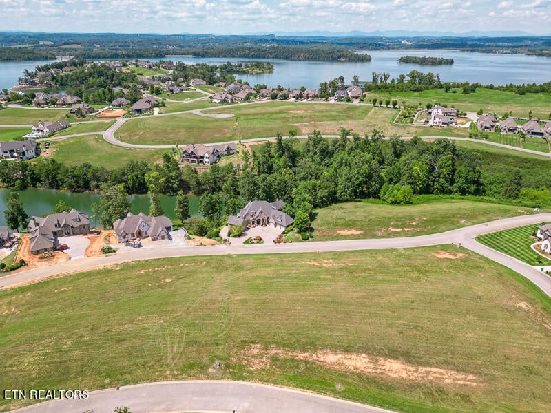 364 Commodore Dr, Lenoir City, TN 37772
