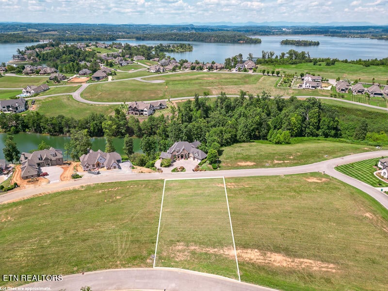 364 Commodore Dr, Lenoir City, TN 37772
