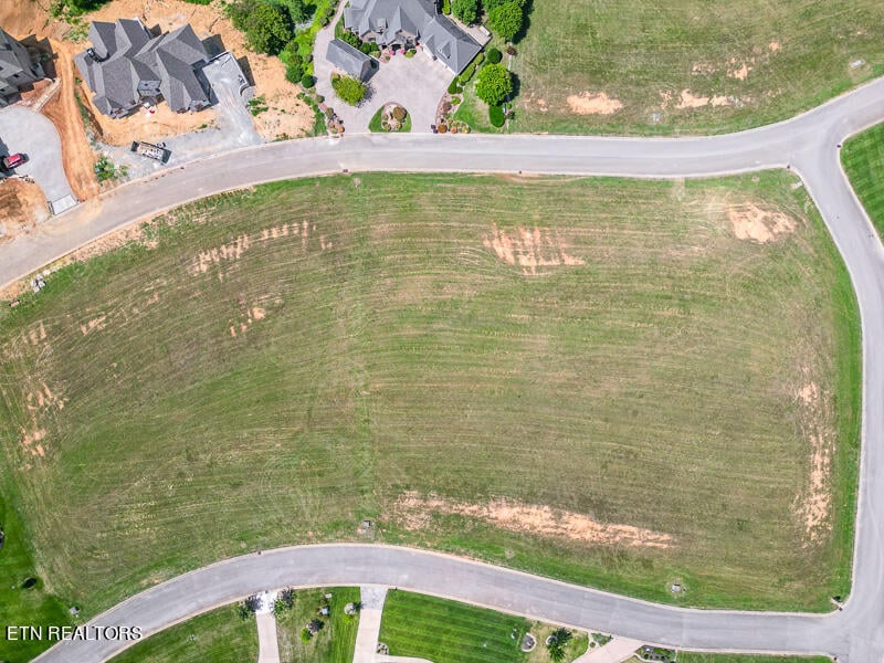 364 Commodore Dr, Lenoir City, TN 37772