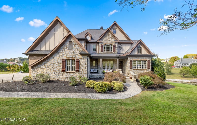 3642 Jackson Pointe Dr, Louisville, TN 37777