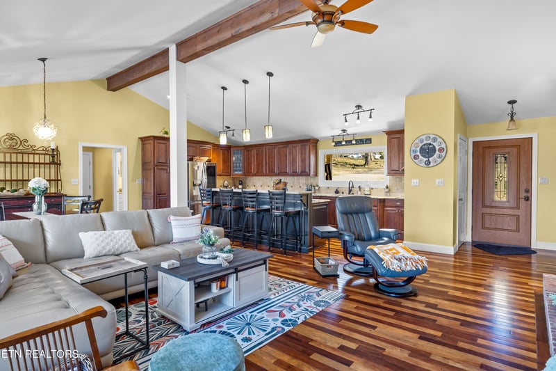 3643 Hood Cir, Louisville, TN 37777