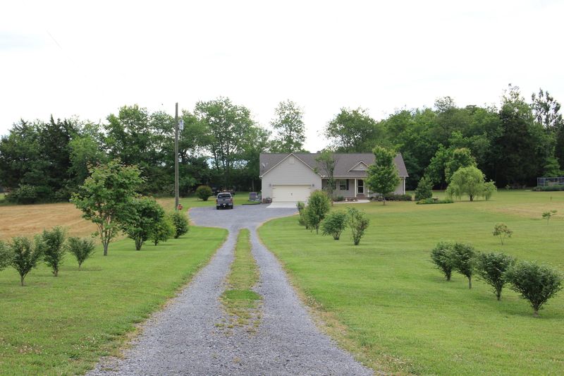 365 Brakebill Rd, Vonore, TN 37885