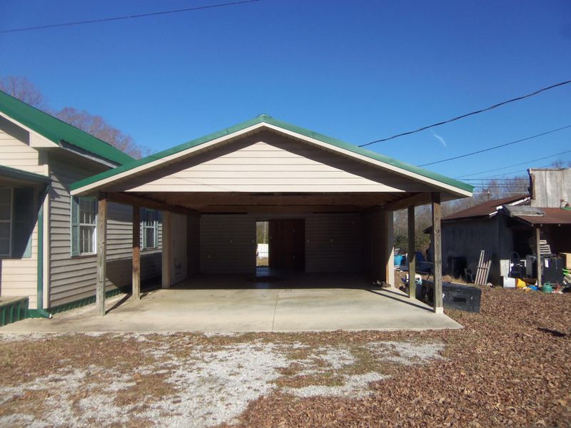365 Buffalo Rd, Oneida, TN 37841