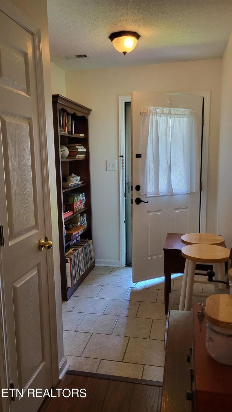 365 Hawthorne Oaks Way, Powell, TN 37849