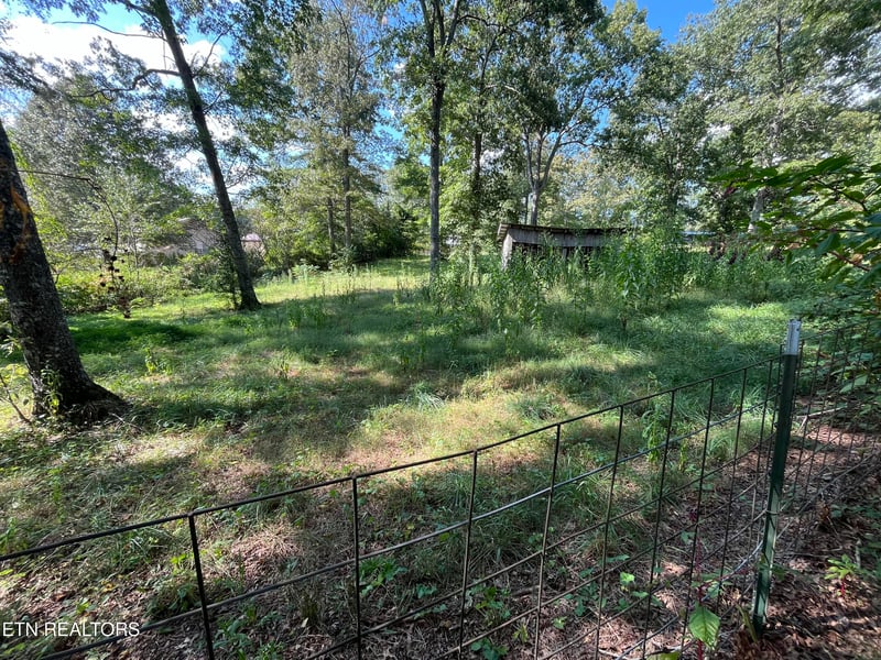 365 Wallop Ln, Crossville, TN 38571