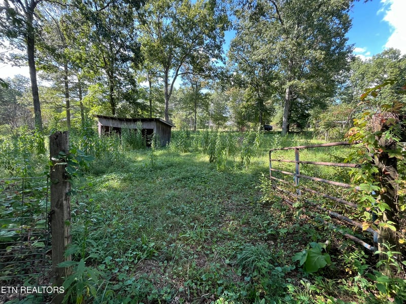 365 Wallop Ln, Crossville, TN 38571
