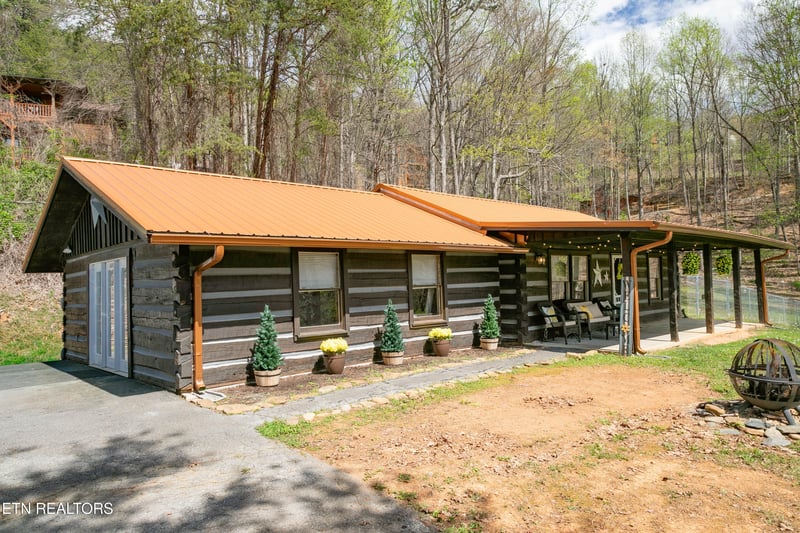 3650 Four Seasons Ln, Sevierville, TN 37862