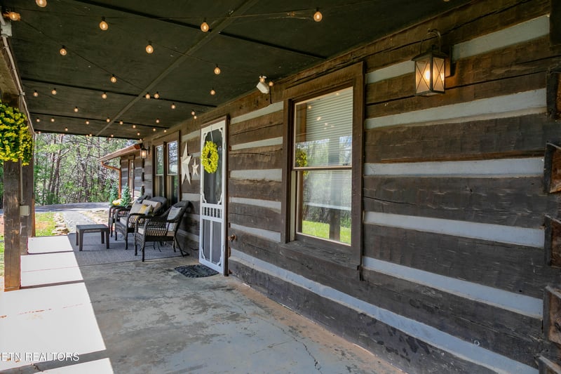 3650 Four Seasons Ln, Sevierville, TN 37862