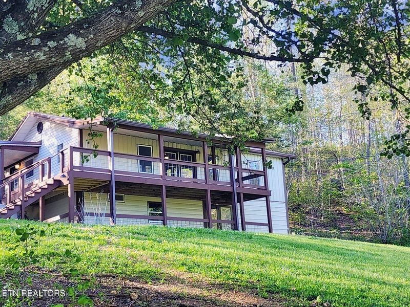 366 Coolidge Rd, Lafollette, TN 37766