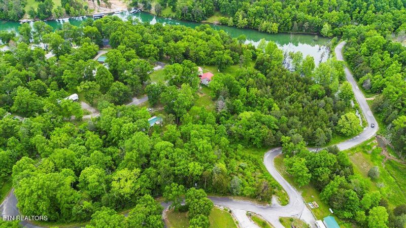 366 Shawnee Dr, Jacksboro, TN 37757