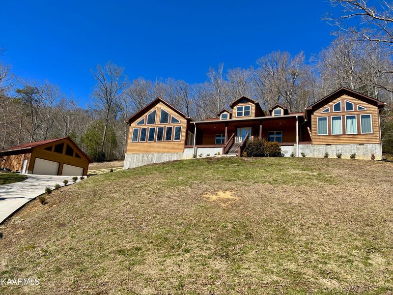 366 Tionesta Dr, Jacksboro, TN 37757