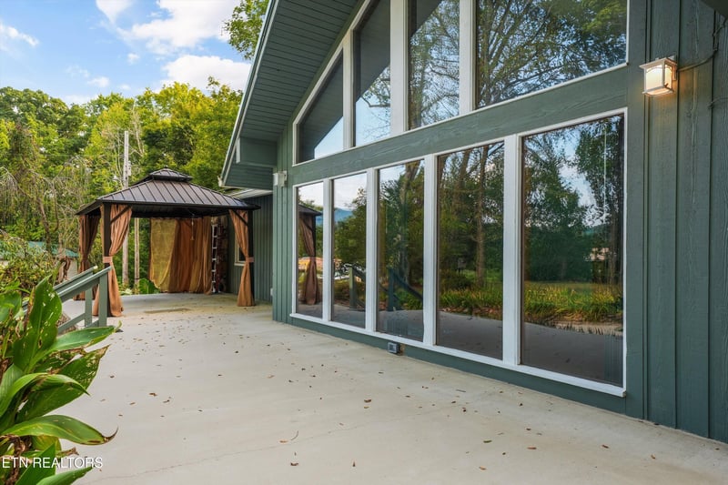 3668 Camelot Dr, Maryville, TN 37803