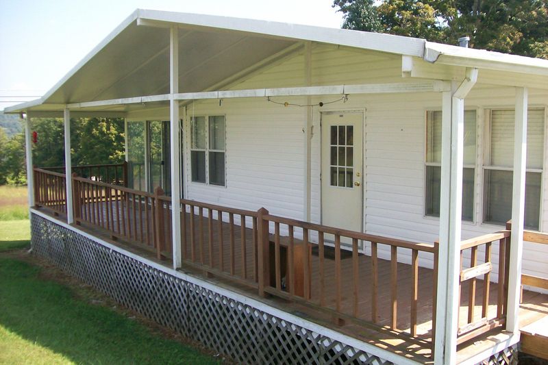367 Offutt Spur Rd, Rocky Top, TN 37769