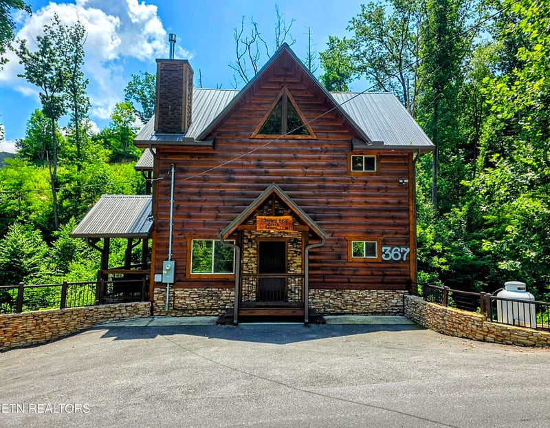 367 Wiley Oakley Dr, Gatlinburg, TN 37738