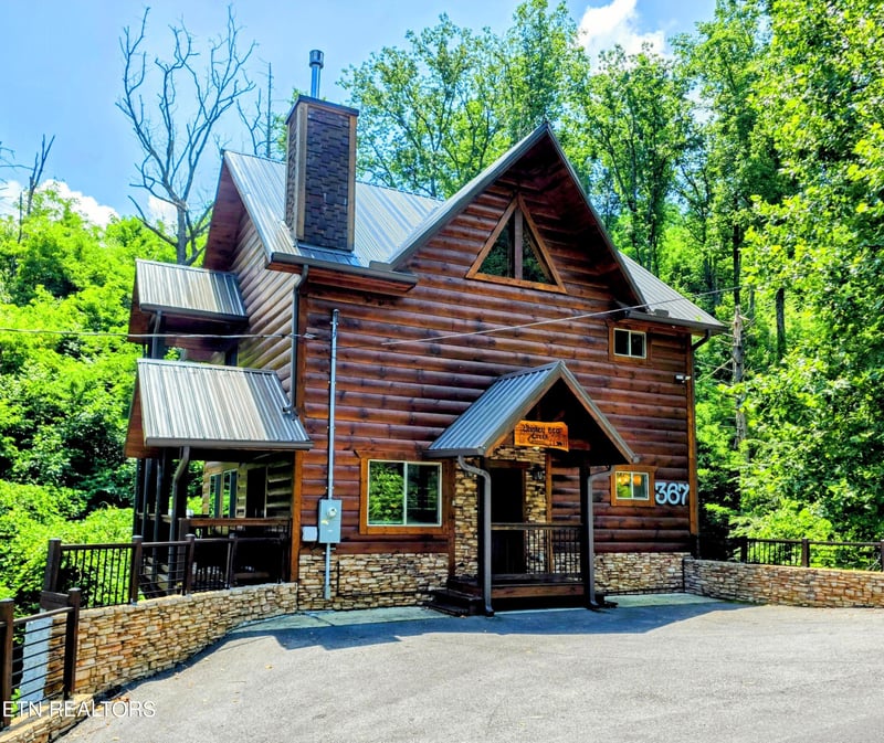 367 Wiley Oakley Dr, Gatlinburg, TN 37738