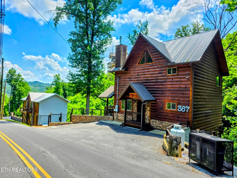 367 Wiley Oakley Dr, Gatlinburg, TN 37738