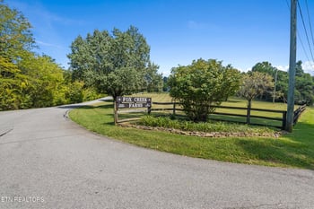 3678 Fox Ridge Rd, Louisville, TN 37777