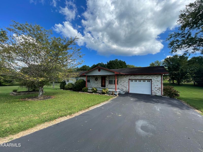 368 Middlesboro Rd, Lafollette, TN 37766